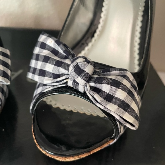 Rampage heels black and white gingham bow. Size 9M. Gently used. - Picture 3 of 10